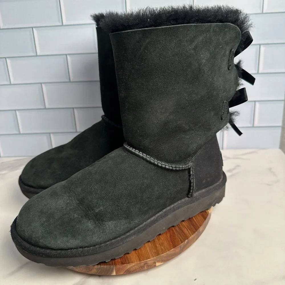 UGG Bailey Bow II Boots Womens Size‎ 8 Black Satin Bows Sheepskin